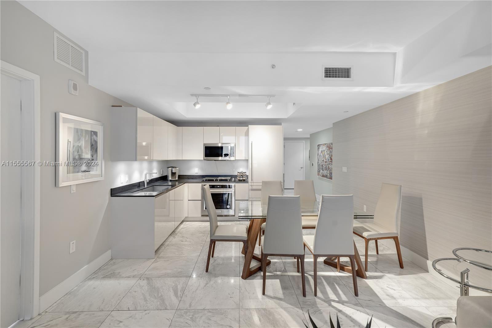 1010 Brickell Ave # 3911