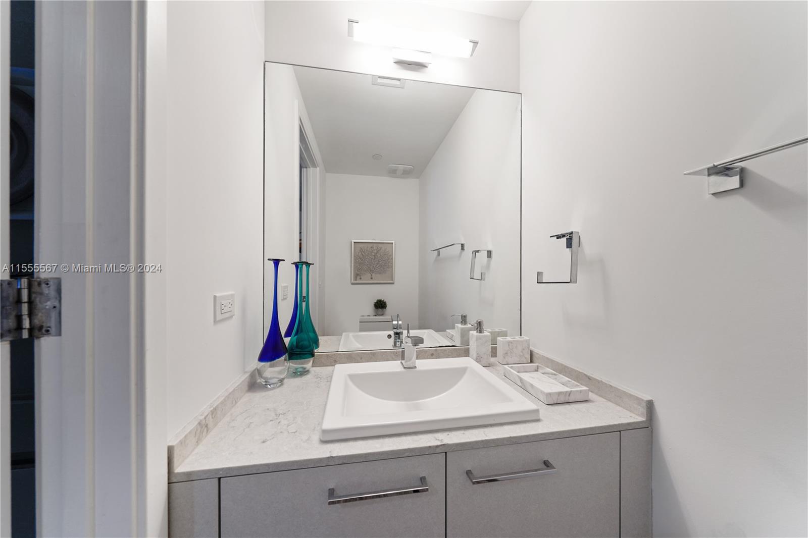 1010 Brickell Ave # 3911