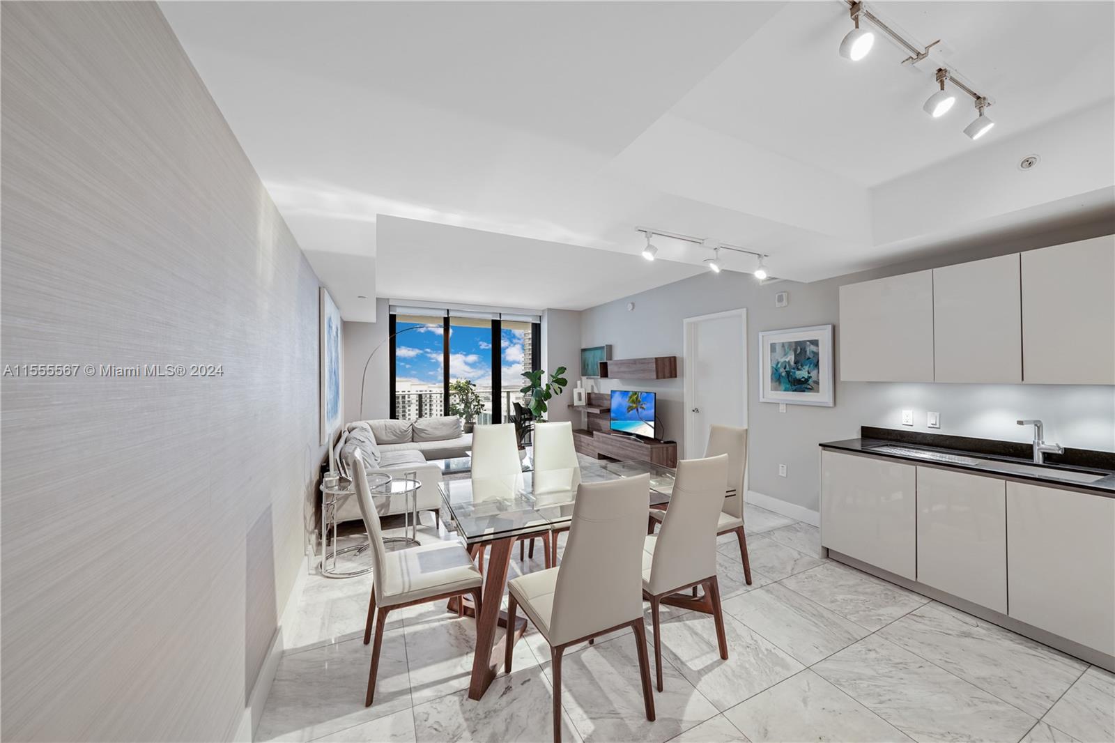 1010 Brickell Ave # 3911