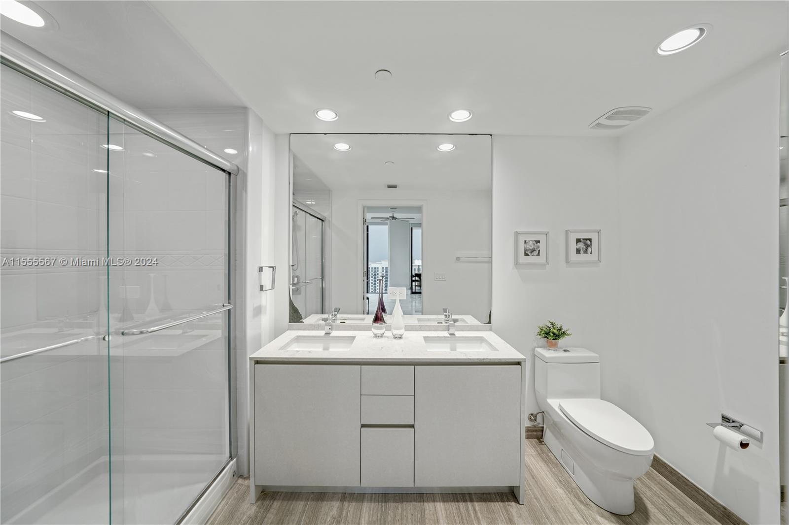 1010 Brickell Ave # 3911