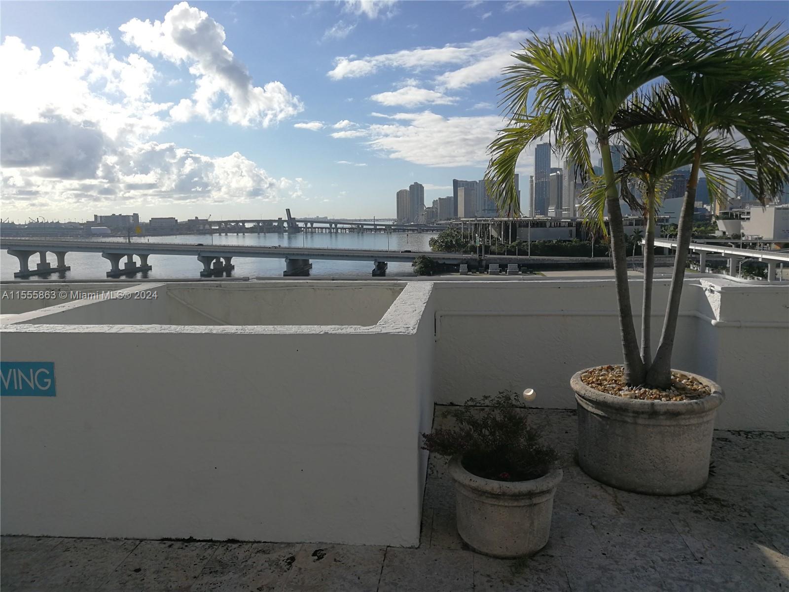 555 NE 15th St # 27E