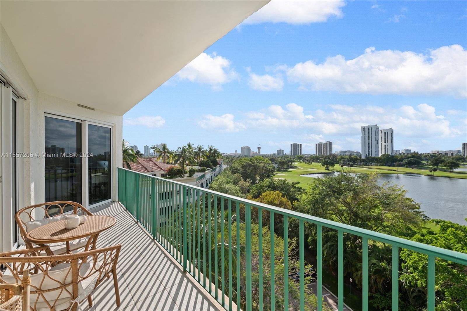 20000 E Country Club Dr # 706
