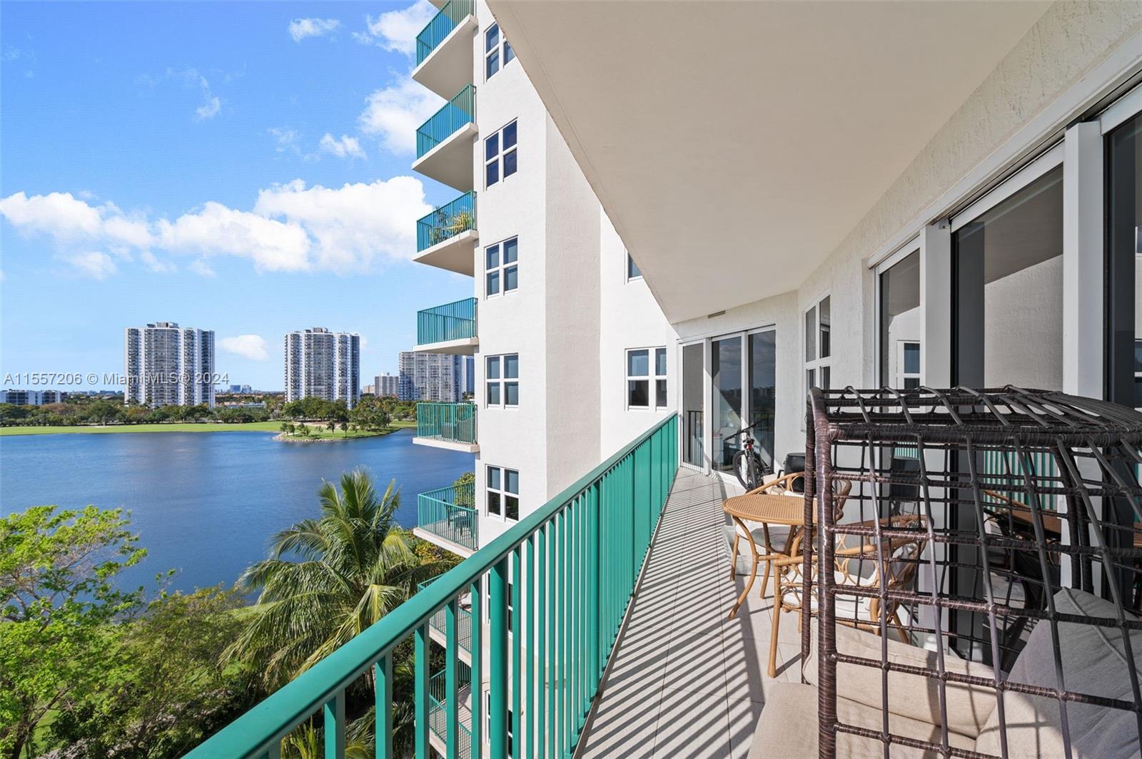 20000 E Country Club Dr # 706