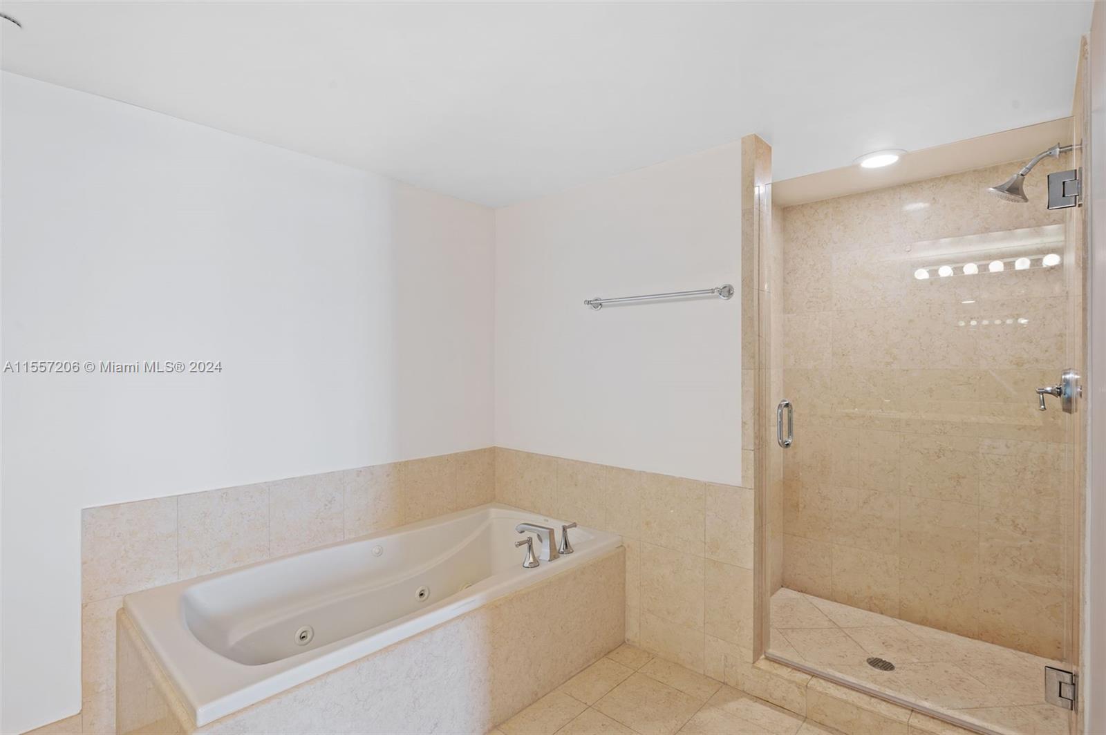 20000 E Country Club Dr # 706
