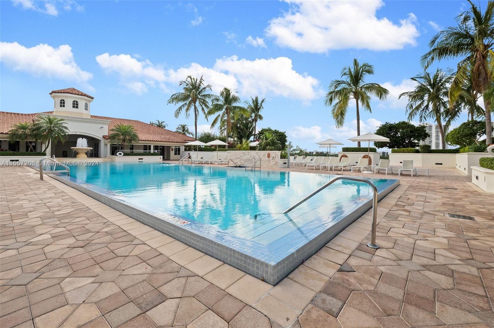 20000 E Country Club Dr # 706
