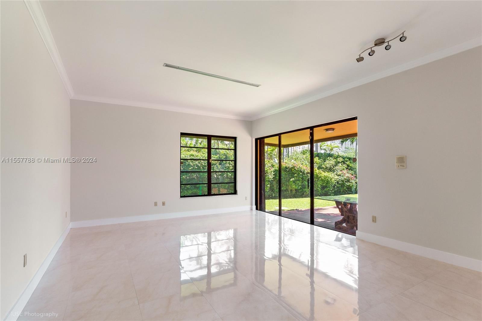 101 Island Dr