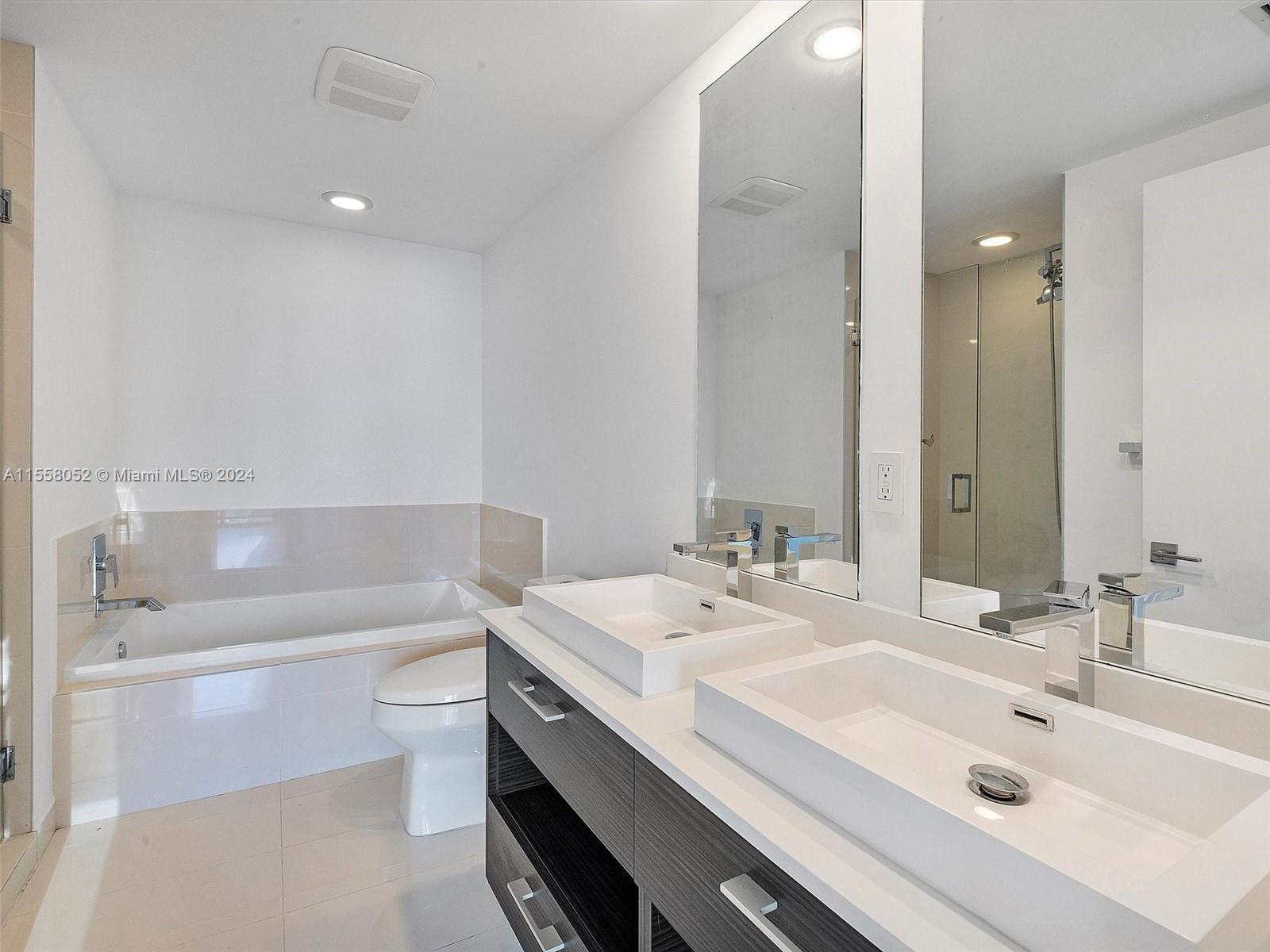 45 SW 9th St # 2203