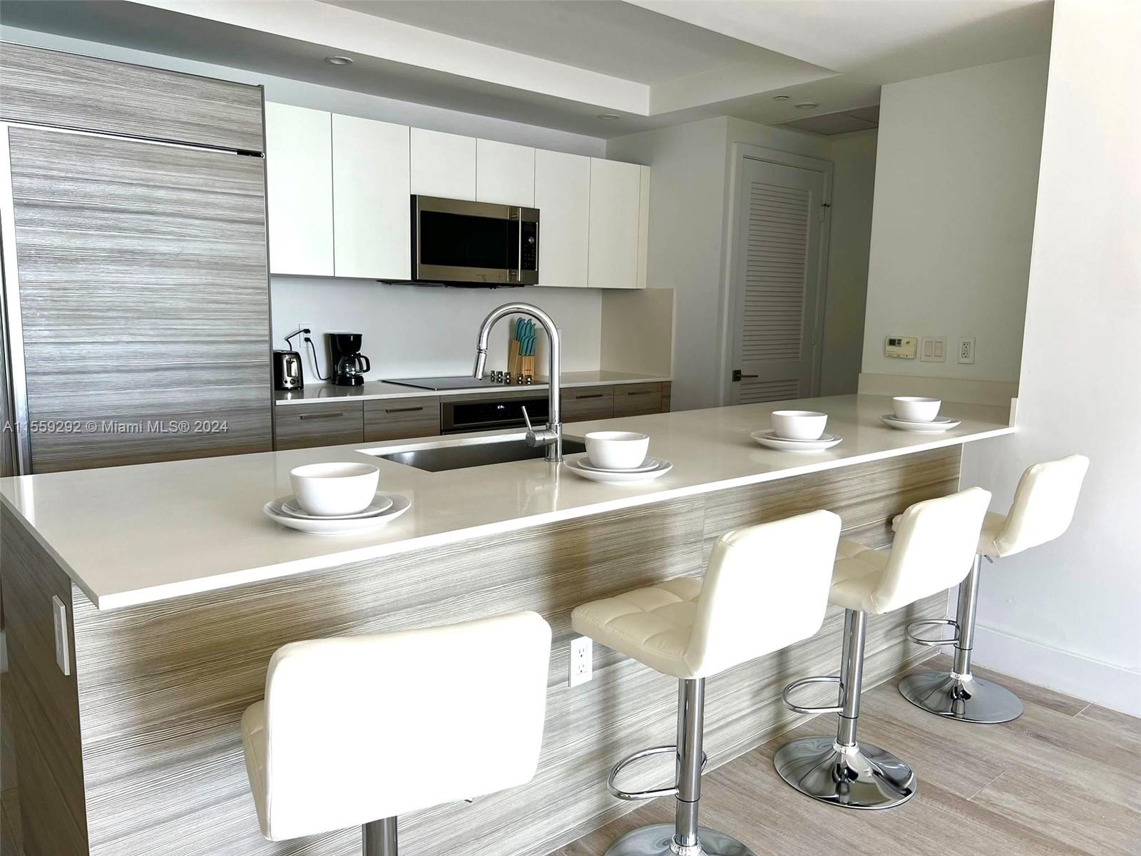 121 NE 34th St # 2907