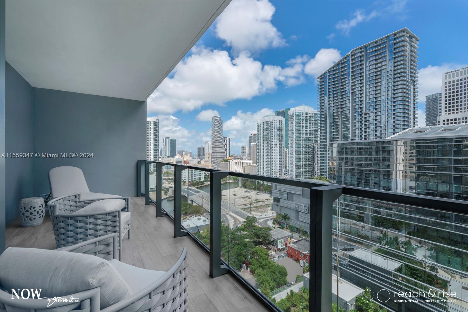 88 SW 7th St # 1007