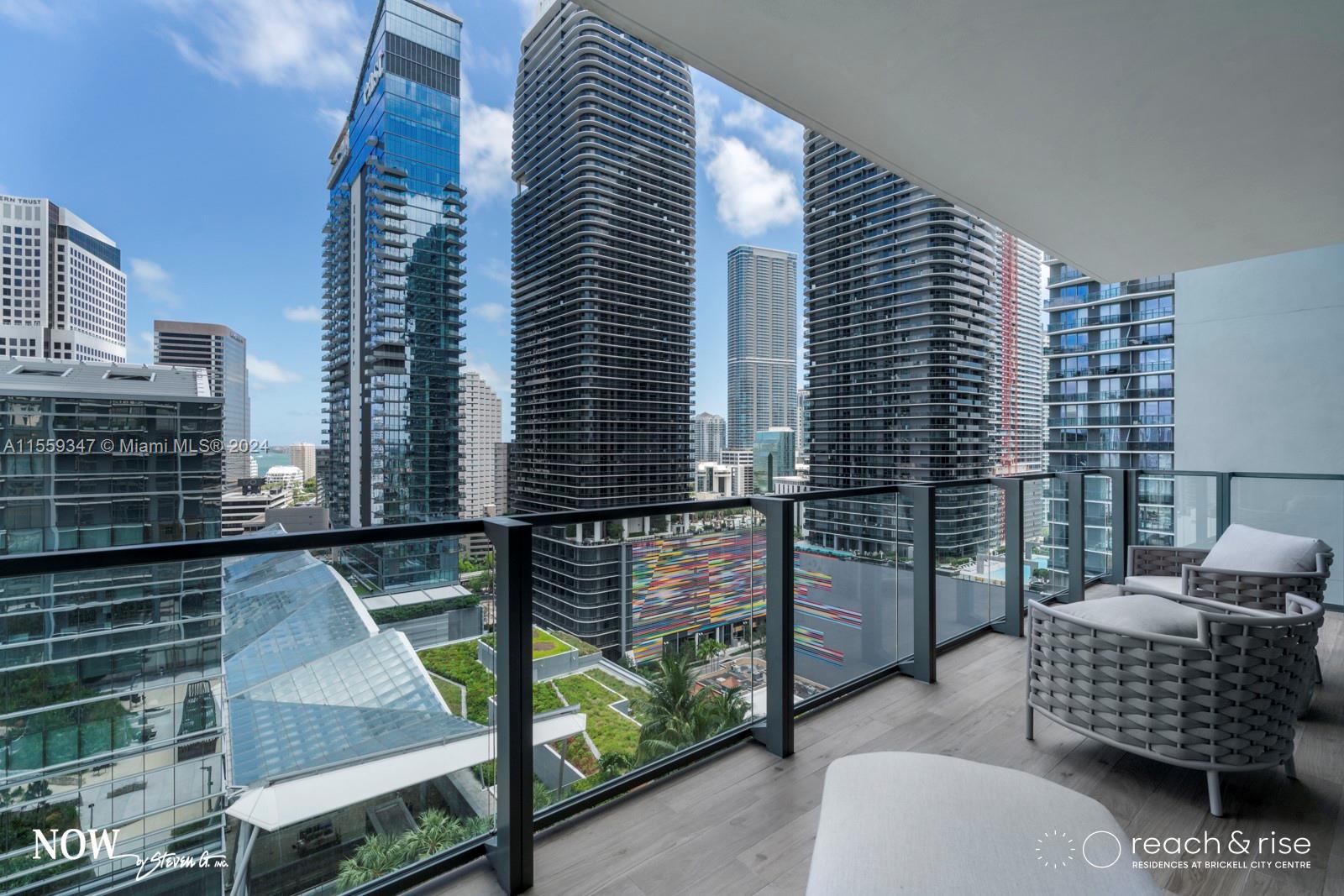 88 SW 7th St # 1007