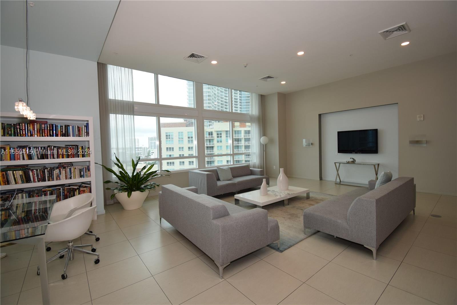 1900 N Bayshore Dr # 2804