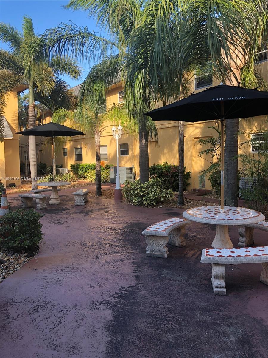 4061 N Dixie Hwy # 6