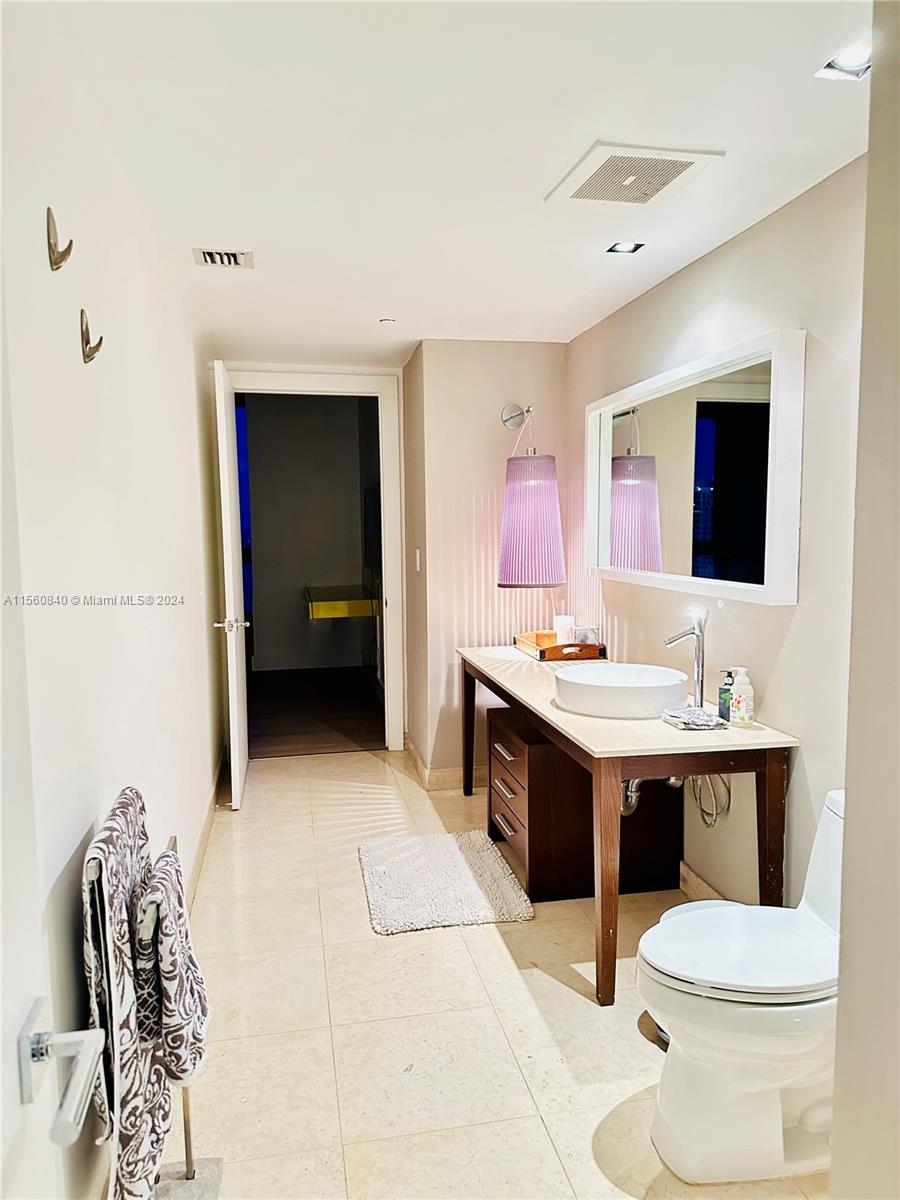 495 Brickell Ave # 4002