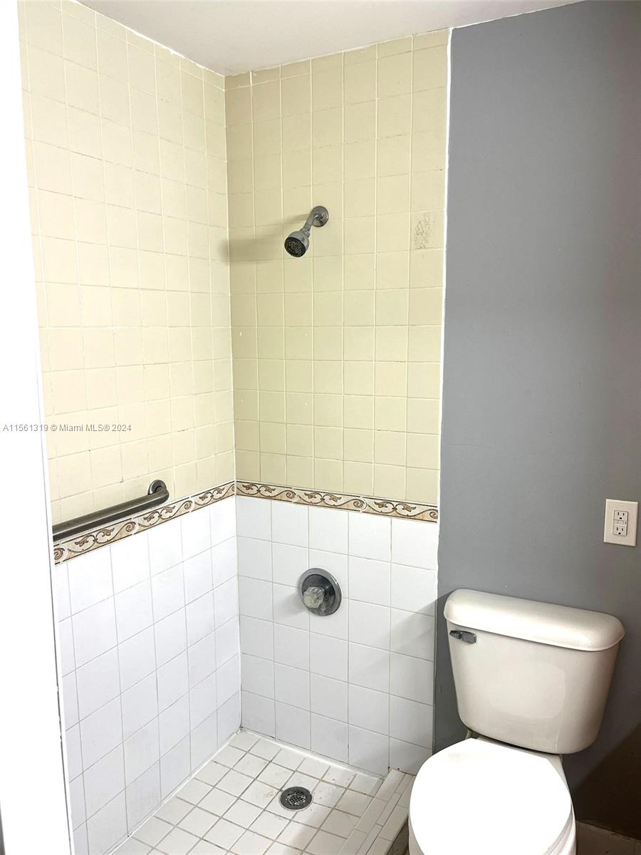 11103 NW 7th St # 2 Unit: 202-2