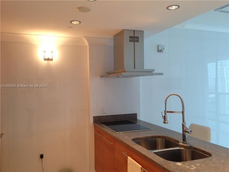 485 BRICKELL AVE # 3303