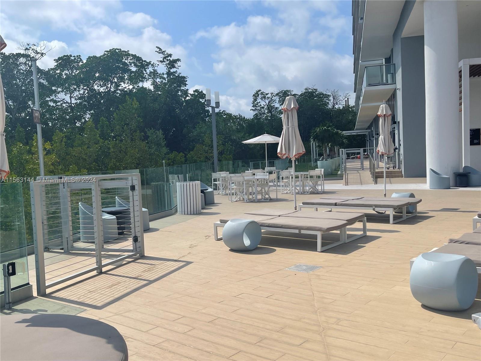 16385 Biscayne Blvd # 1604