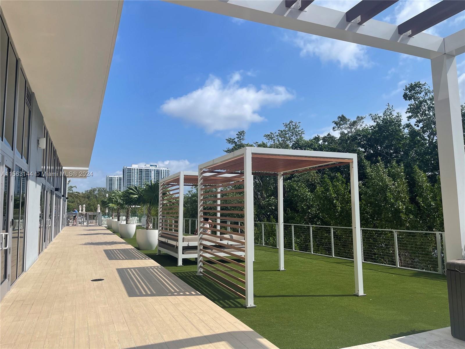 16385 Biscayne Blvd # 1604