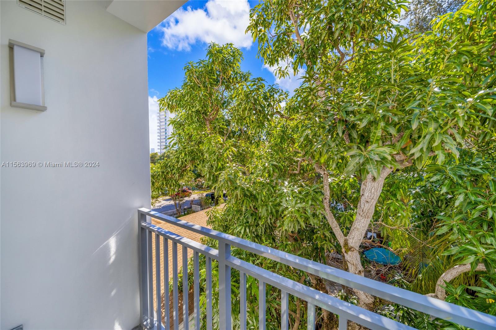 1536 NW 15th Ave # 303