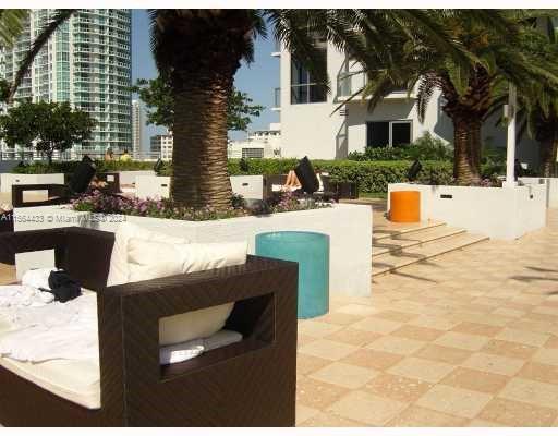 1050 Brickell Ave # 1808