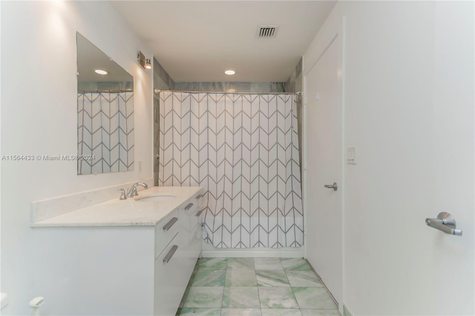 1050 Brickell Ave # 1808