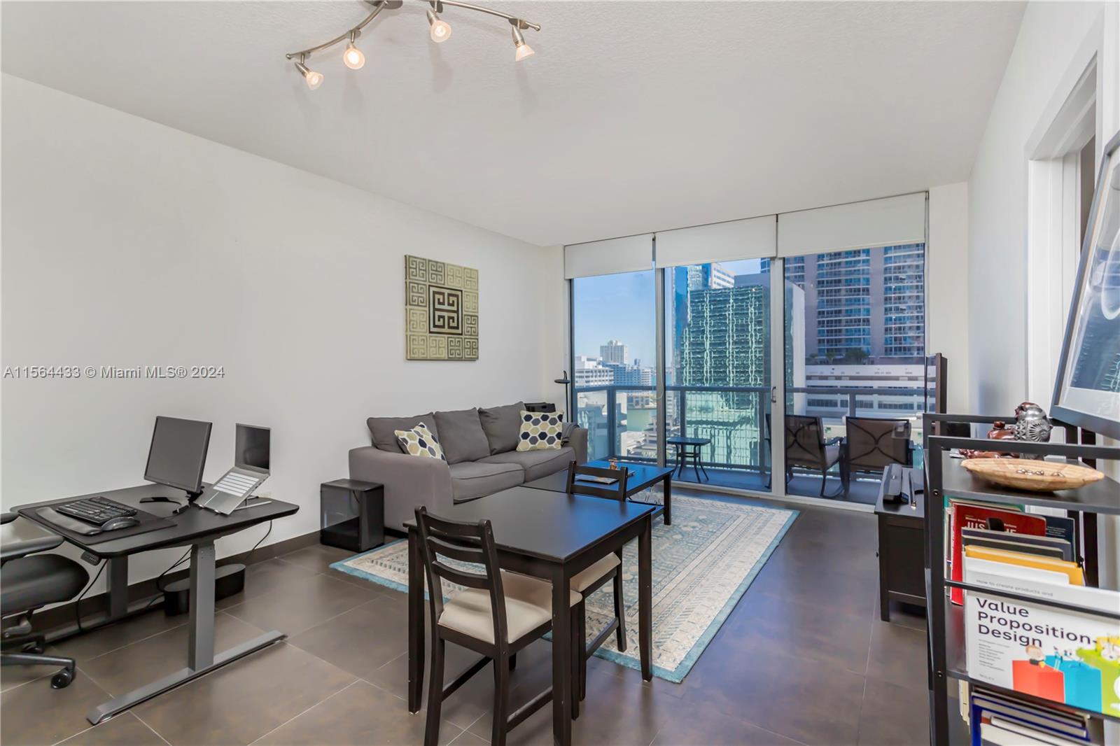 1050 Brickell Ave # 1808