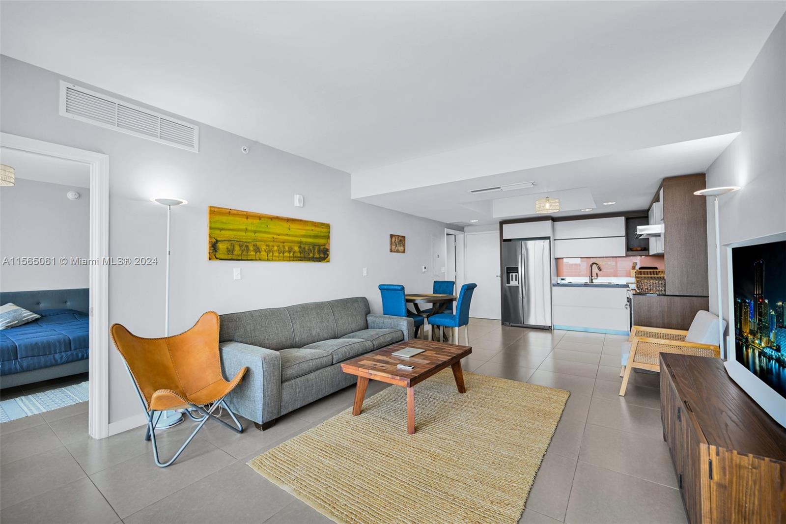 2155 Washington Ct # 403