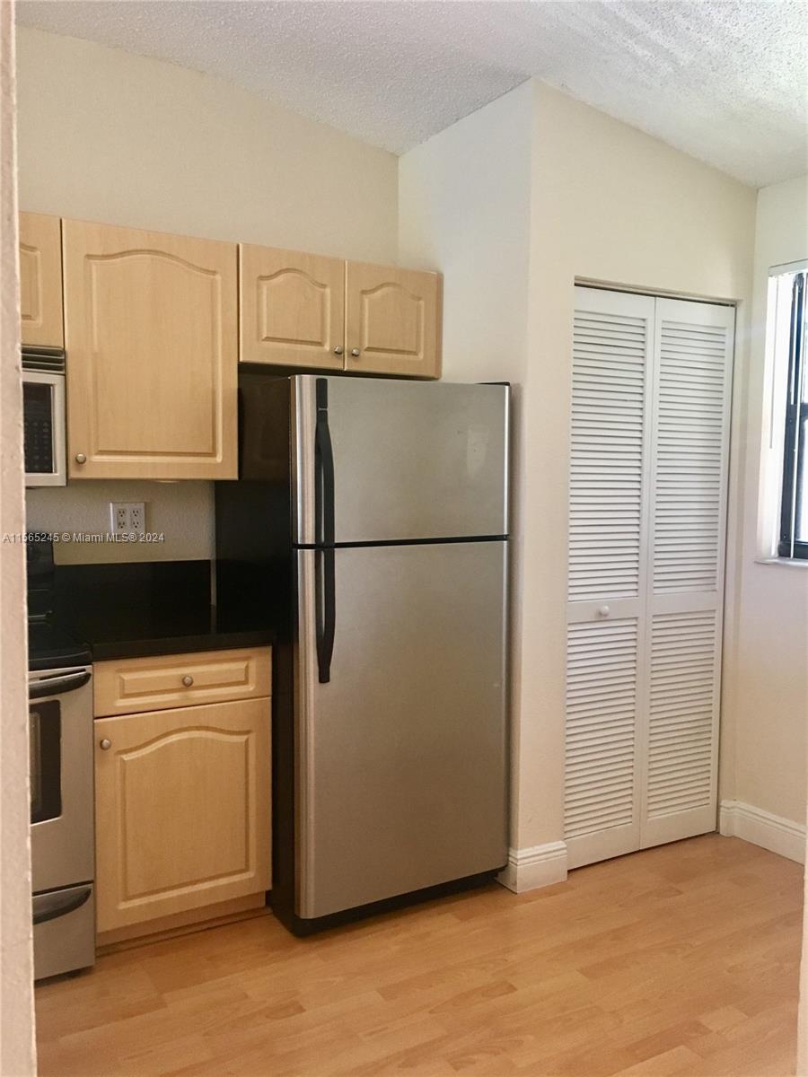 9897 Nob Hill Ln # 9897