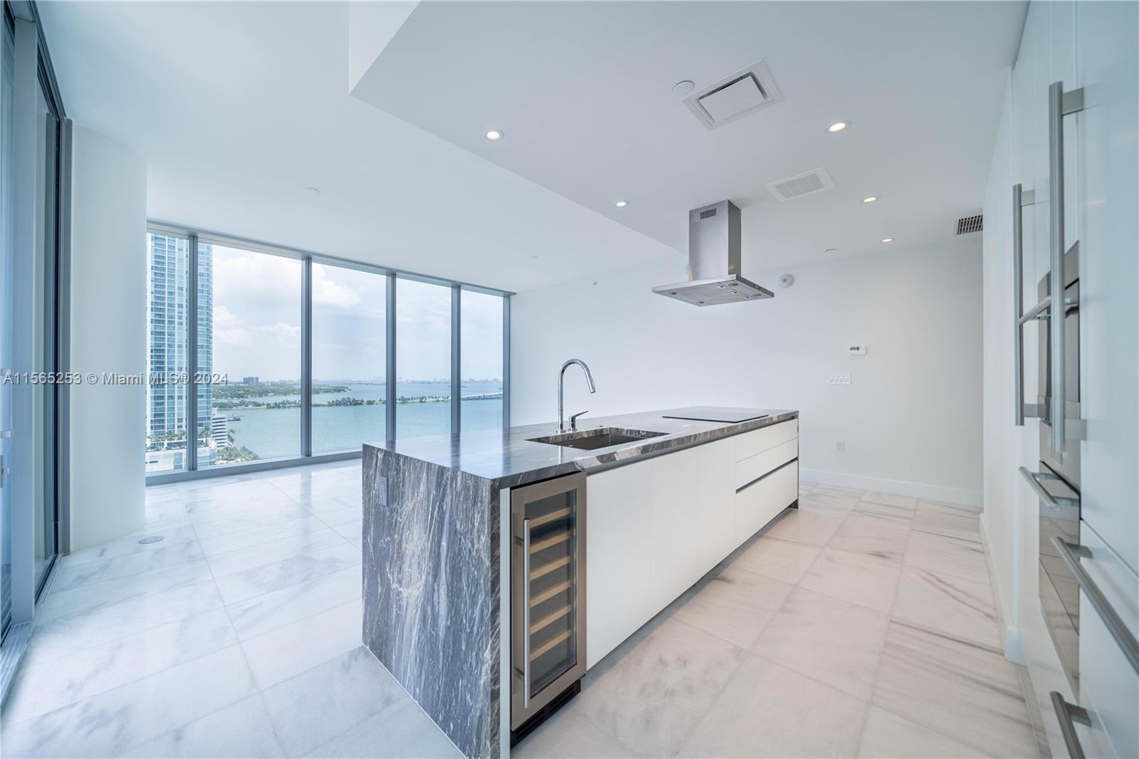 700 NE 26 TERRACE # 1806