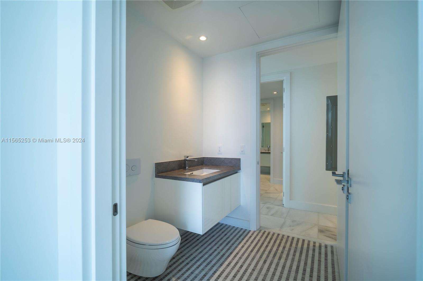 700 NE 26 TERRACE # 1806