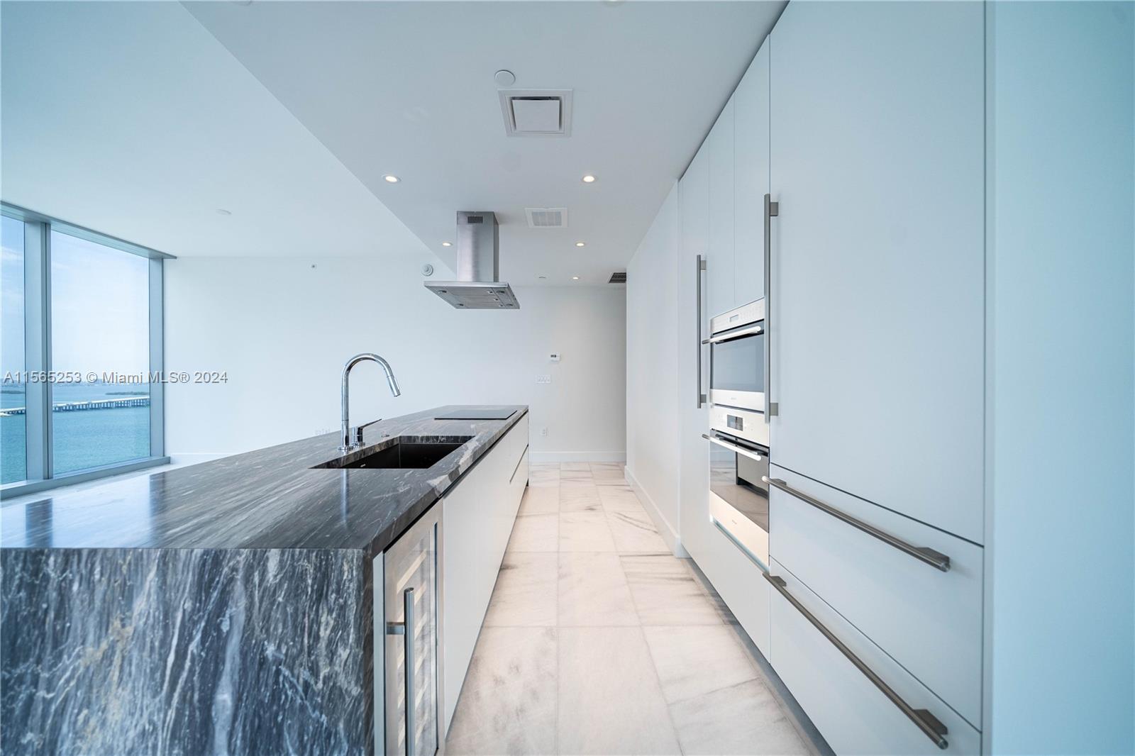 700 NE 26 TERRACE # 1806