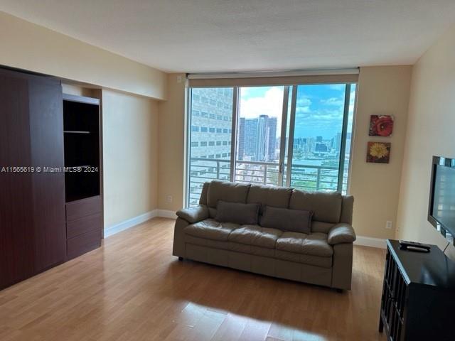 325 S Biscayne Blvd # 4320