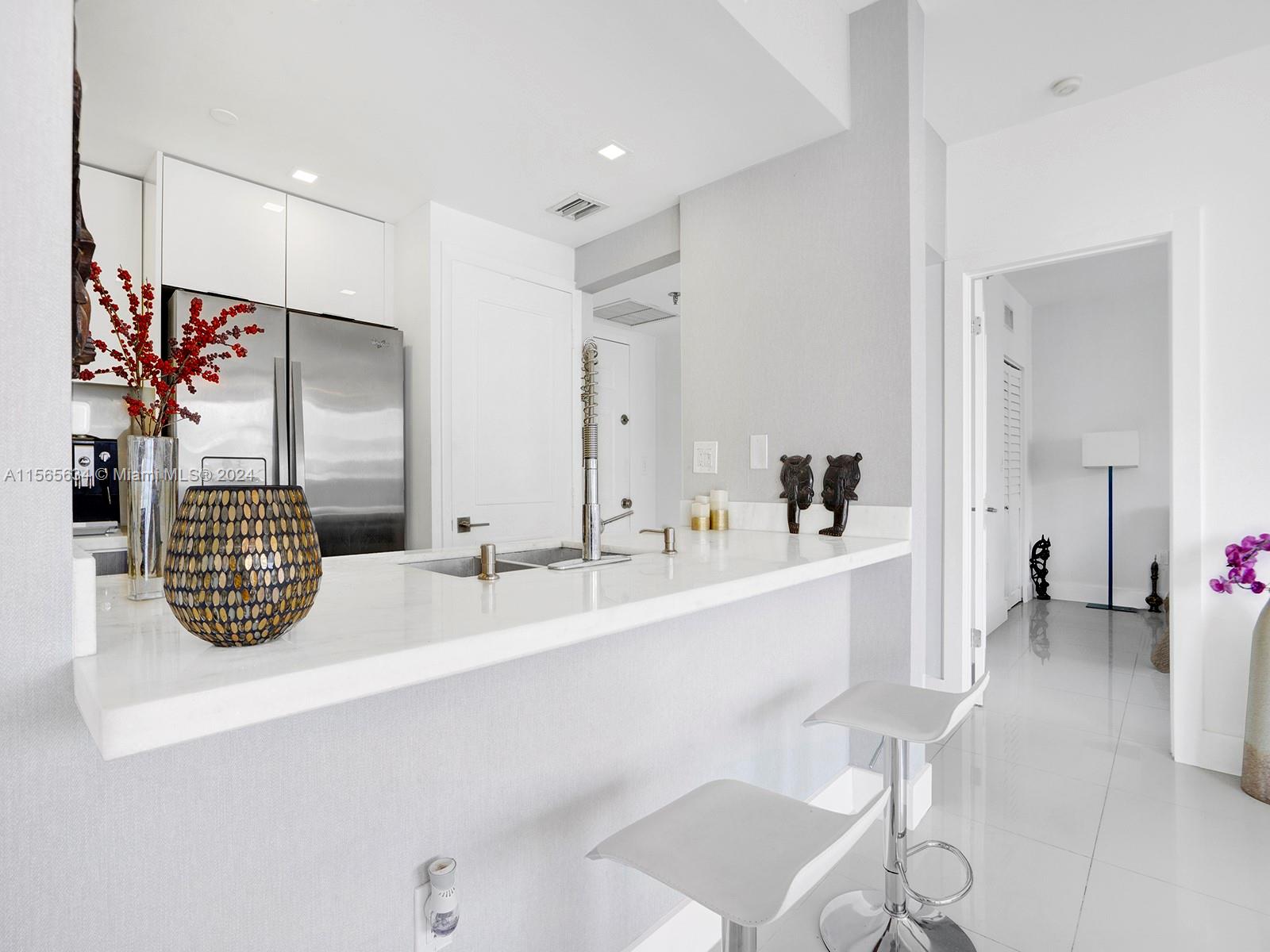 540 Brickell Key Dr # 1817