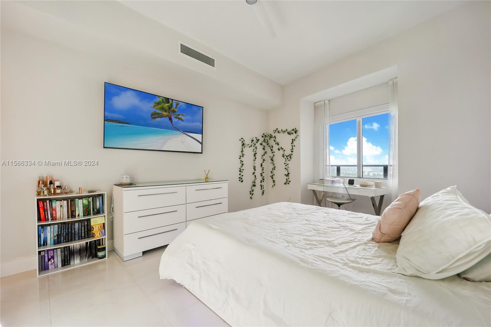 1100 Biscayne Blvd # 3004