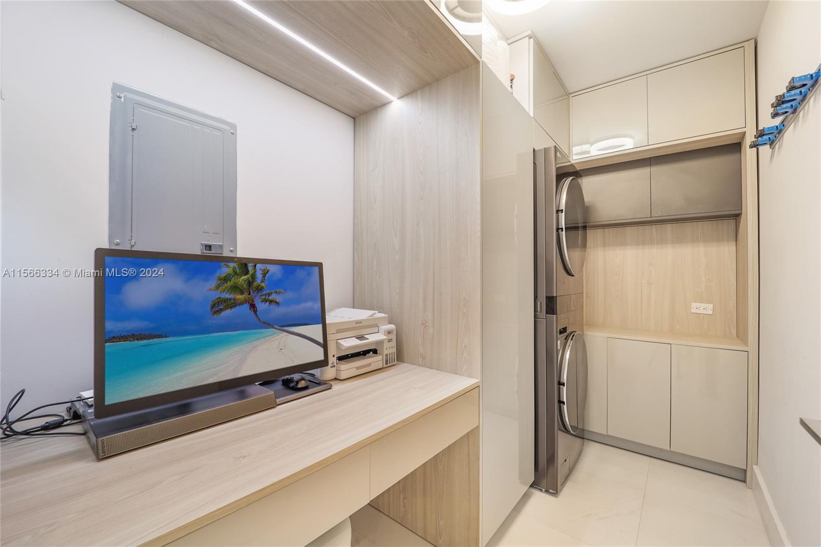 1100 Biscayne Blvd # 3004