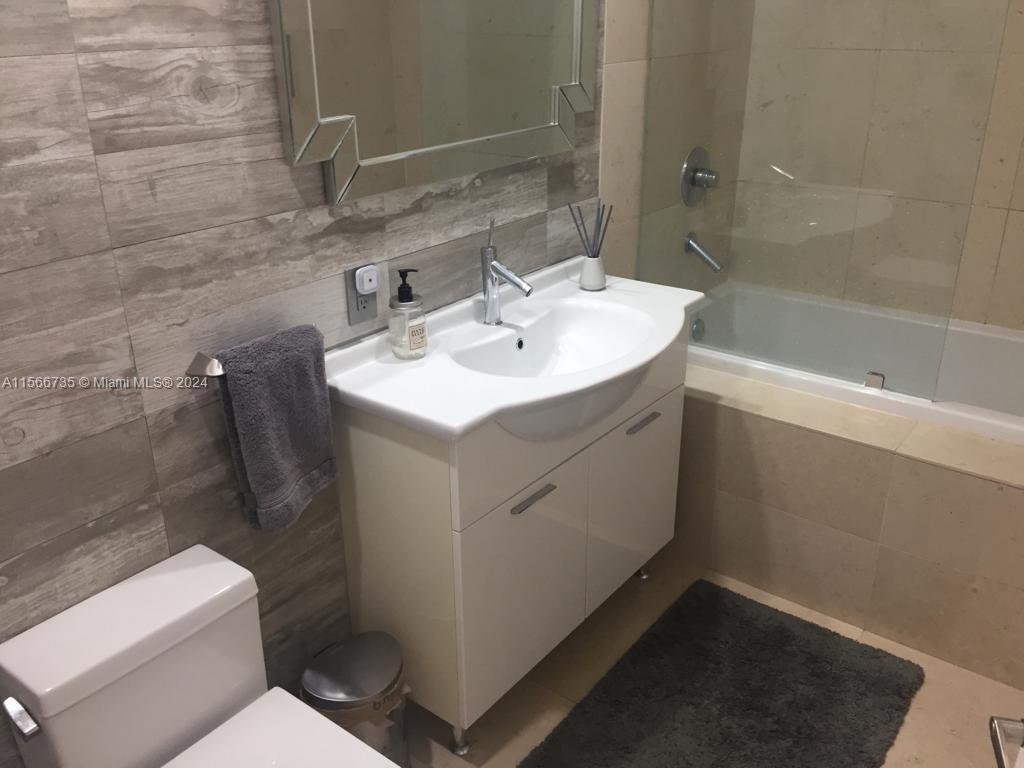 485 Brickell Ave # 1811