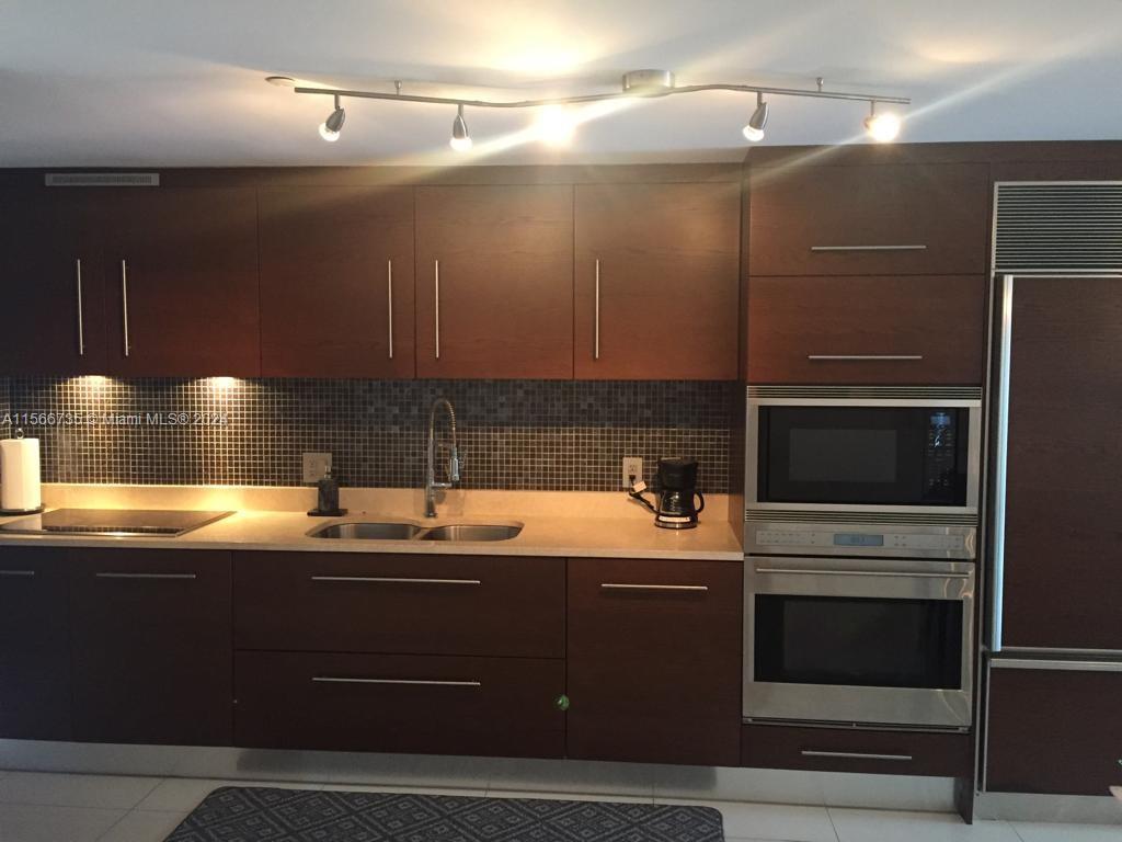 485 Brickell Ave # 1811