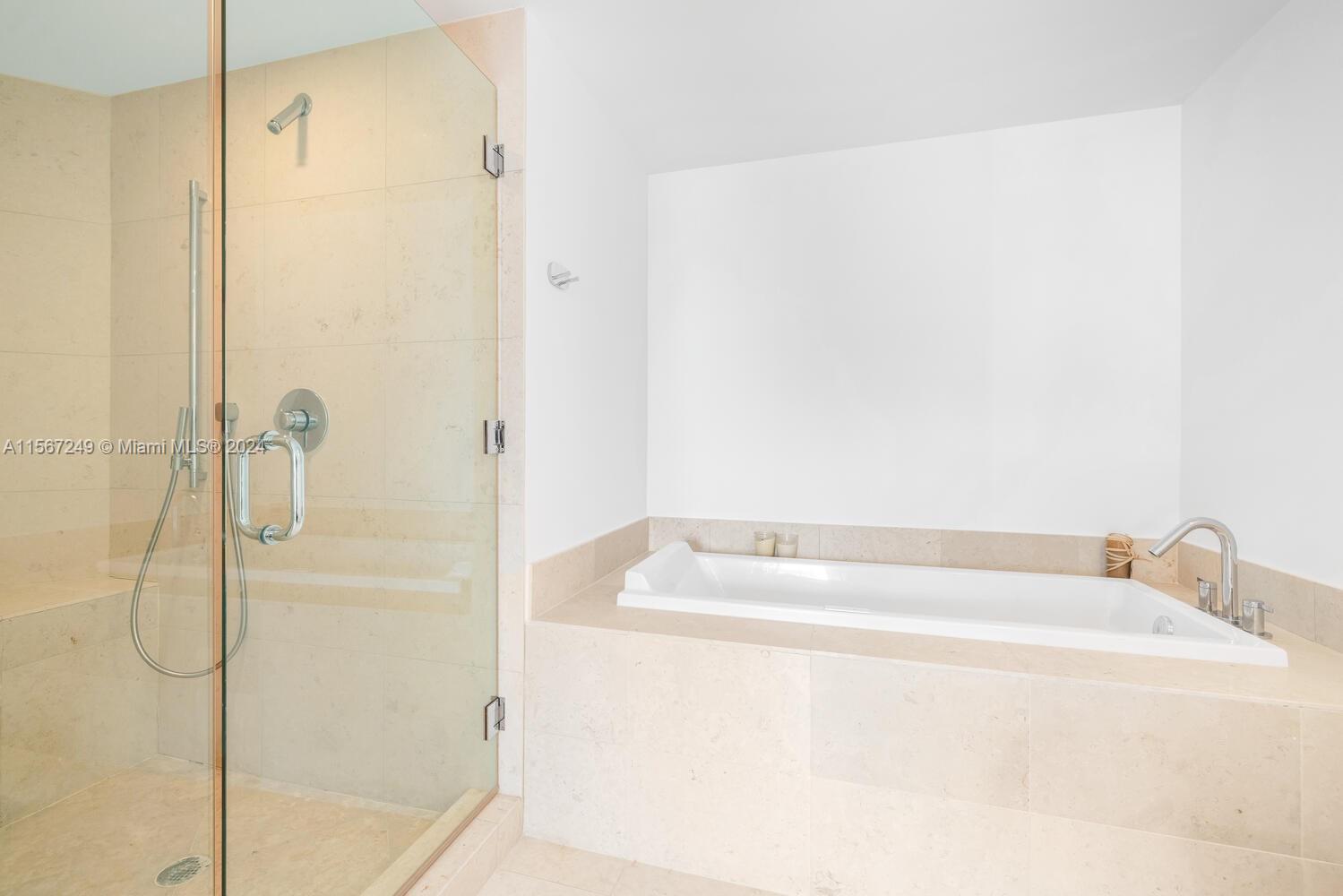 465 Brickell Ave # 4702