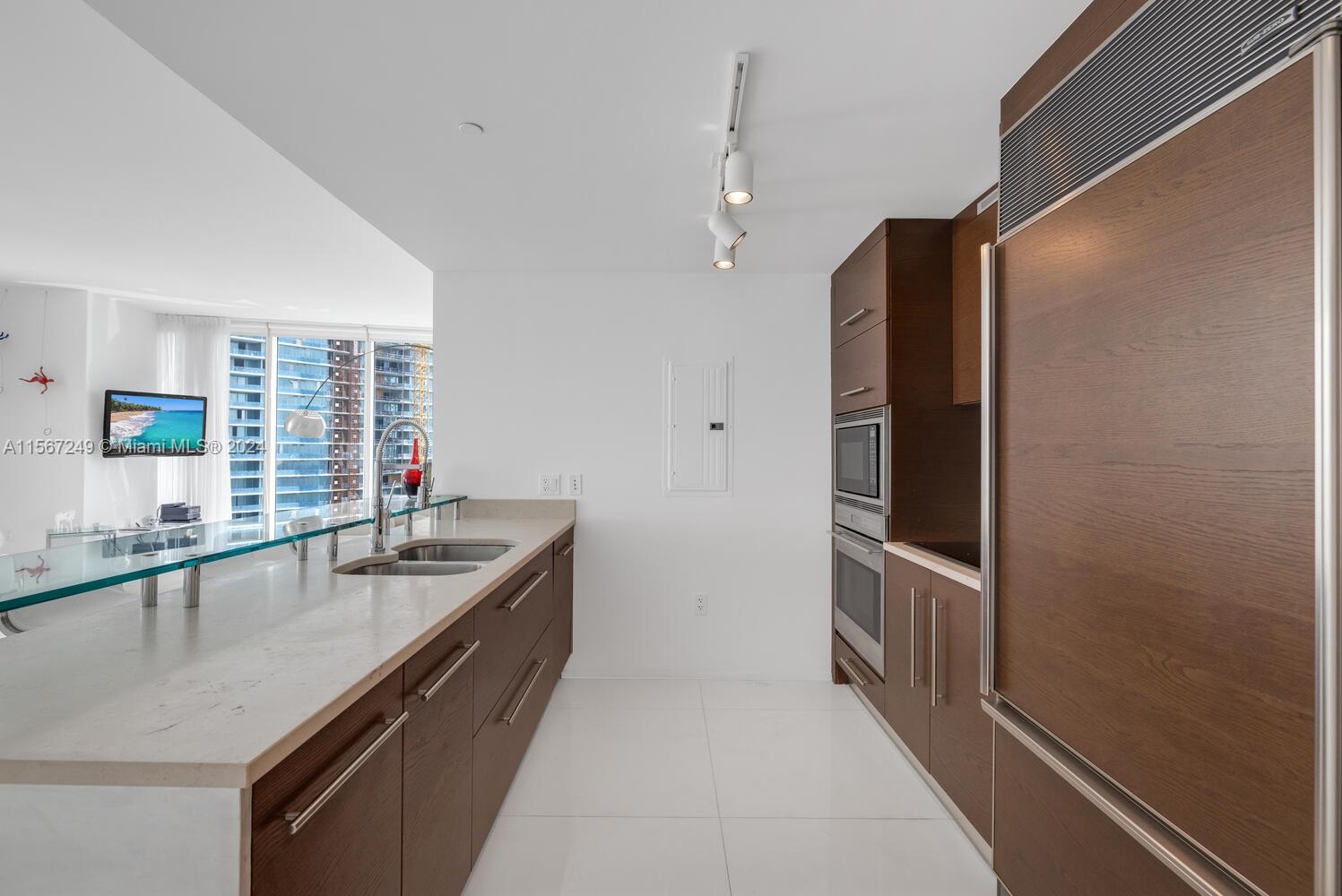 465 Brickell Ave # 4702