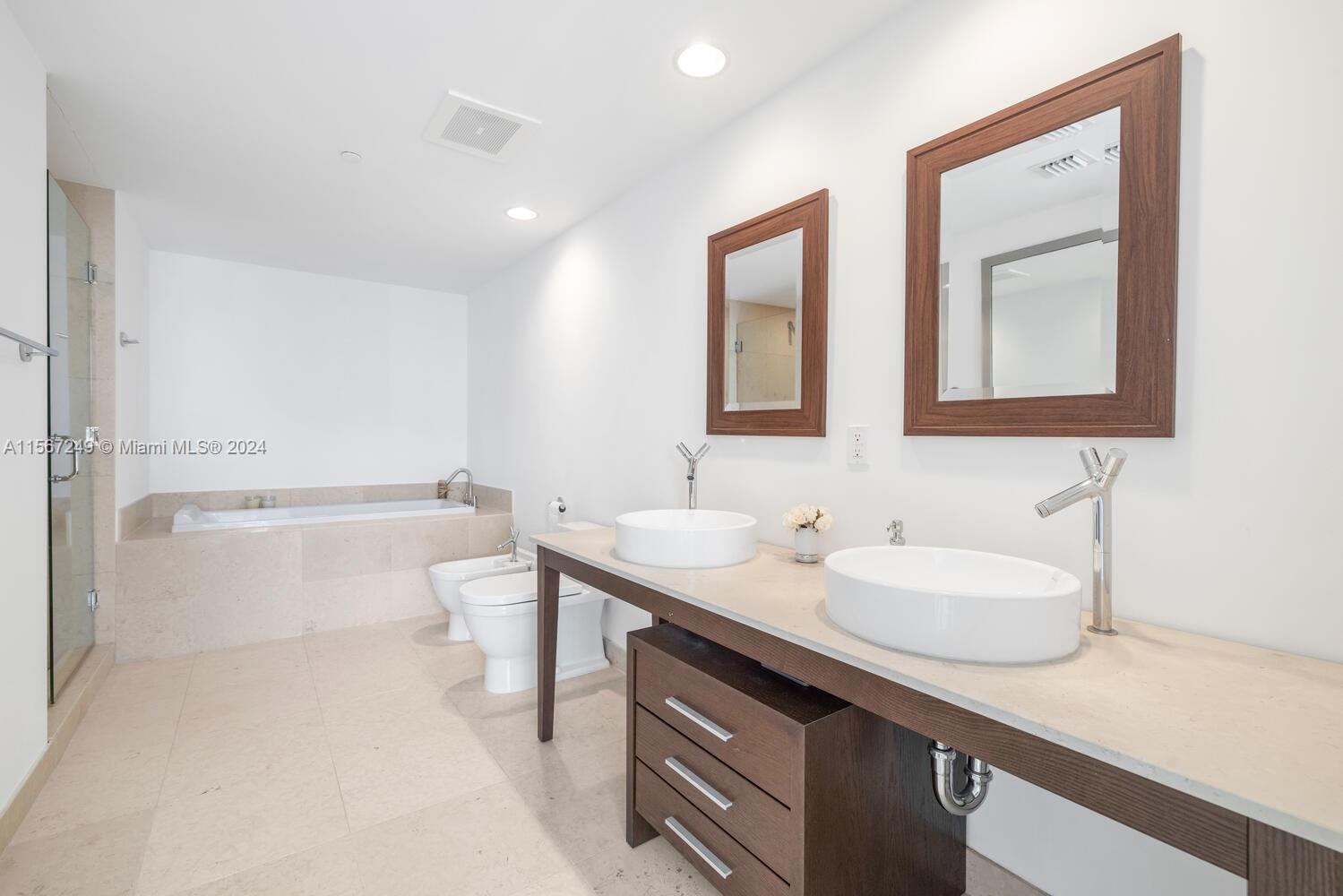 465 Brickell Ave # 4702