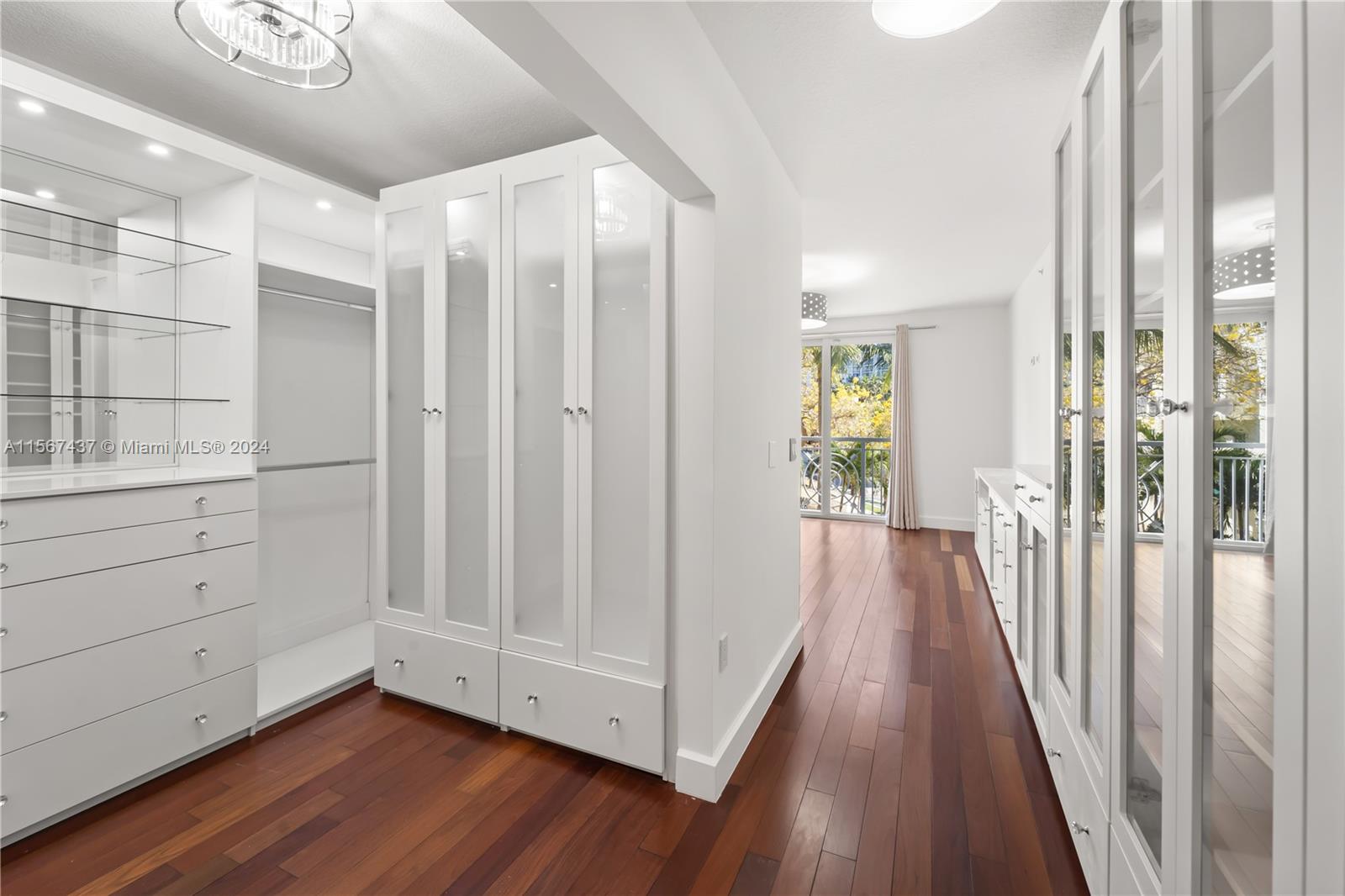 151 Michigan Ave # 522