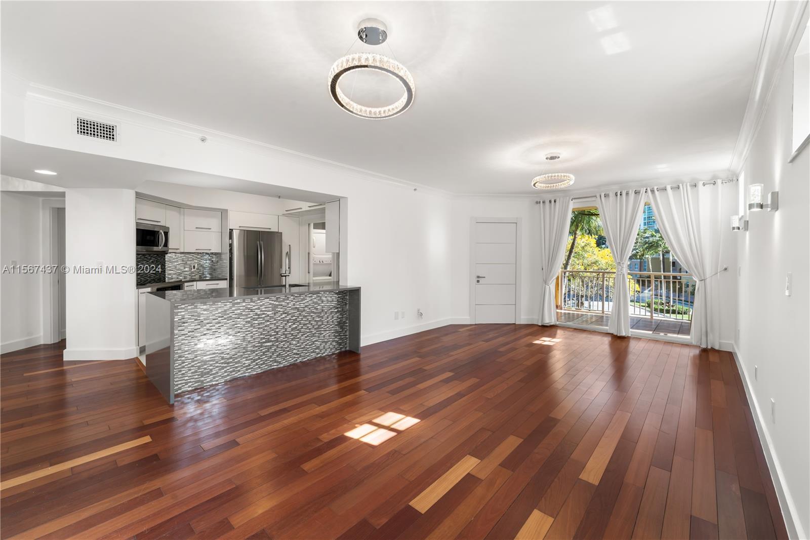 151 Michigan Ave # 522