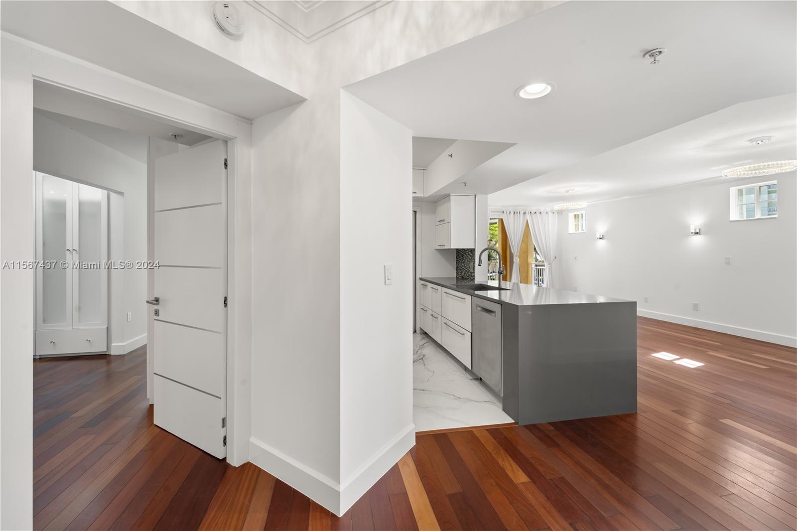 151 Michigan Ave # 522