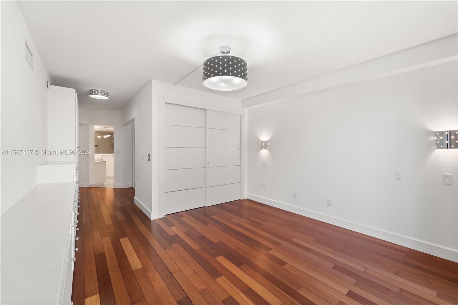 151 Michigan Ave # 522