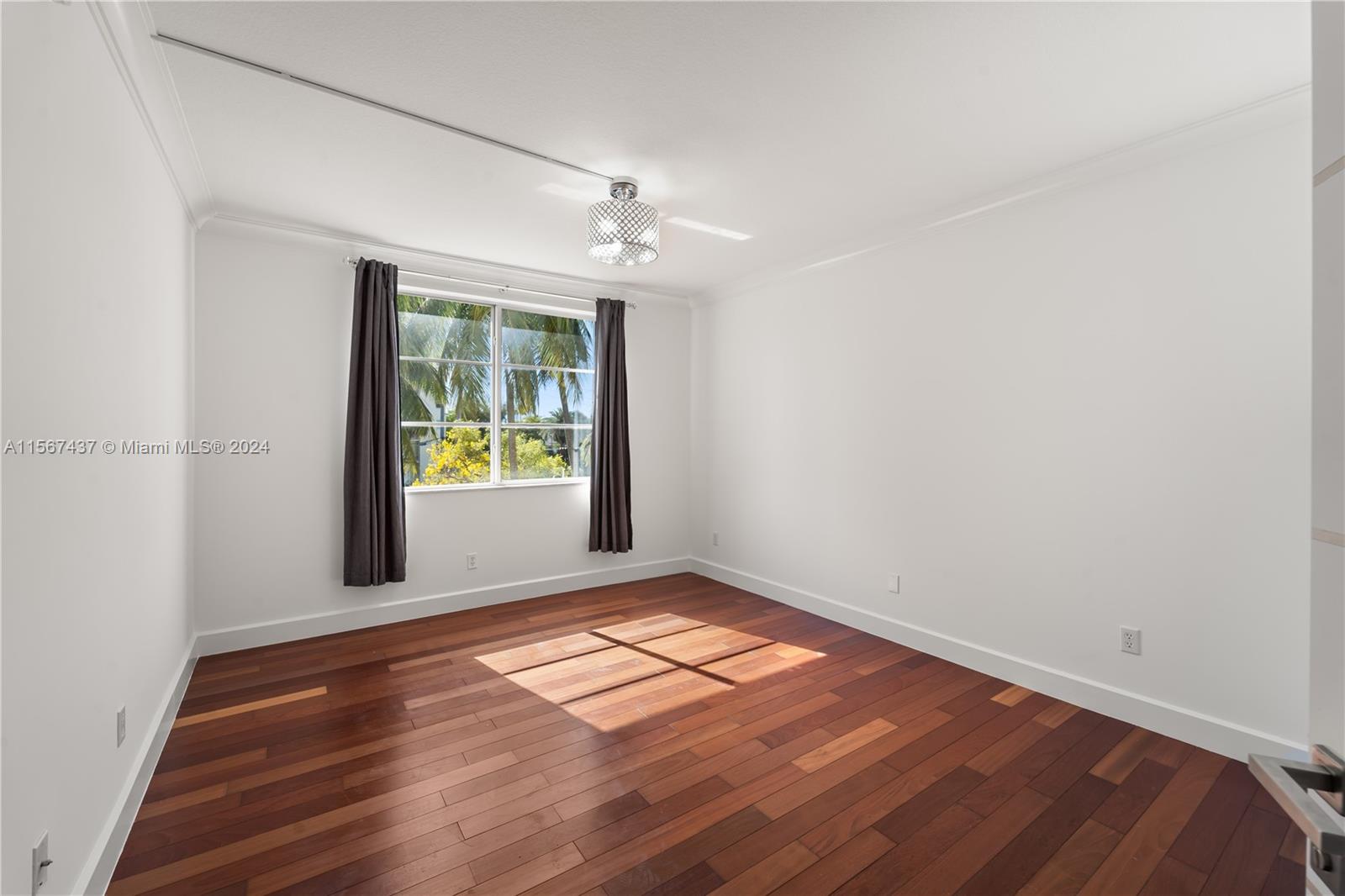 151 Michigan Ave # 522