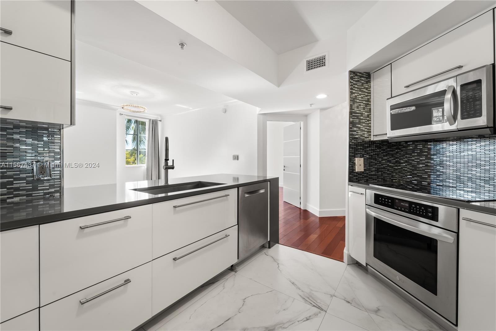 151 Michigan Ave # 522