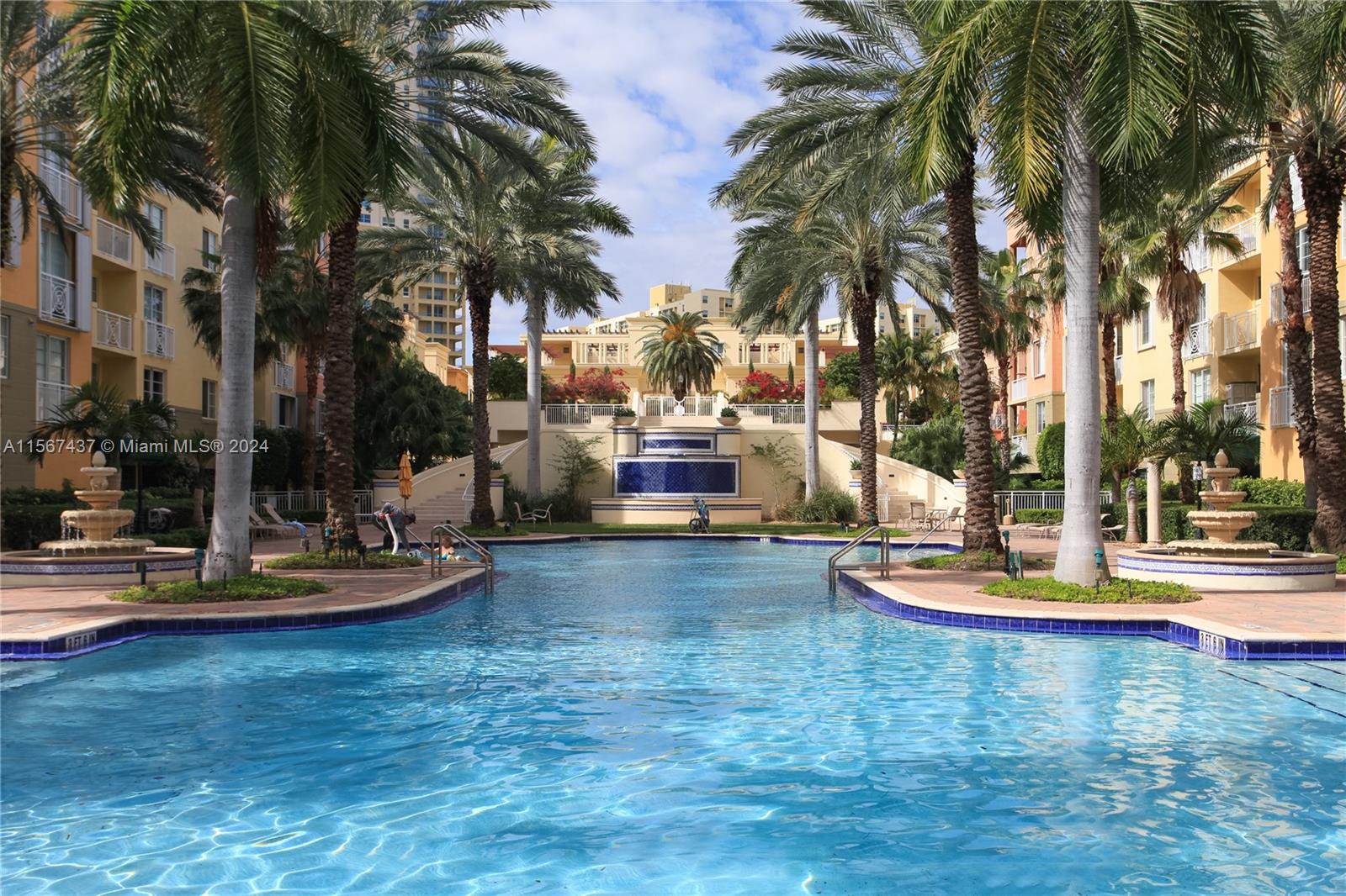 151 Michigan Ave # 522