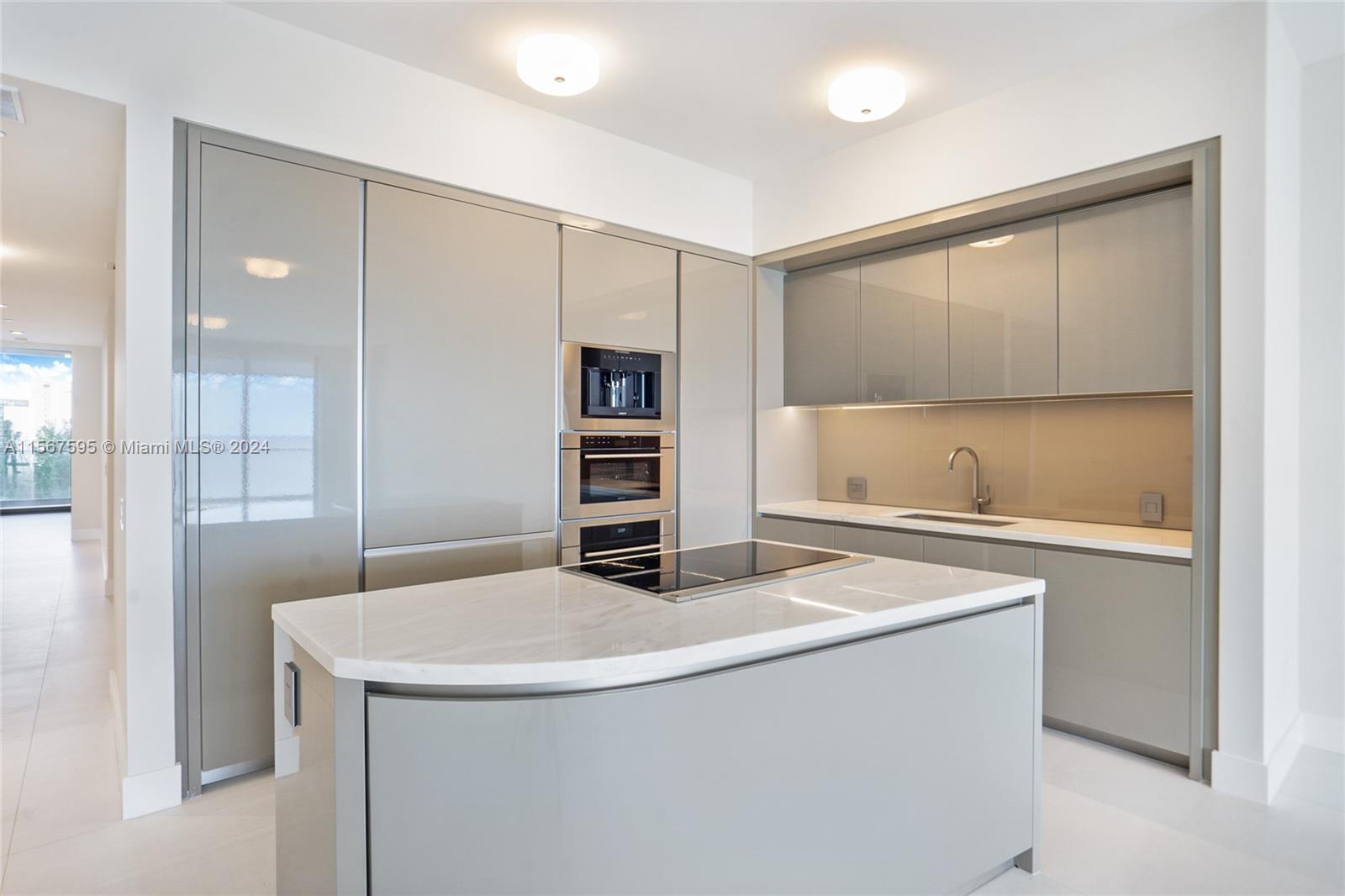 18975 Collins Ave # 503