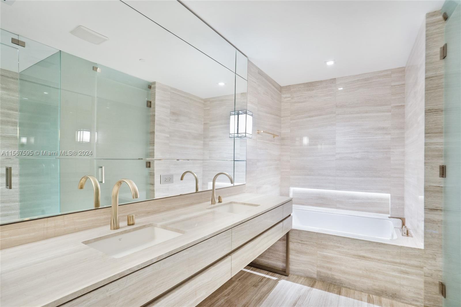 18975 Collins Ave # 503