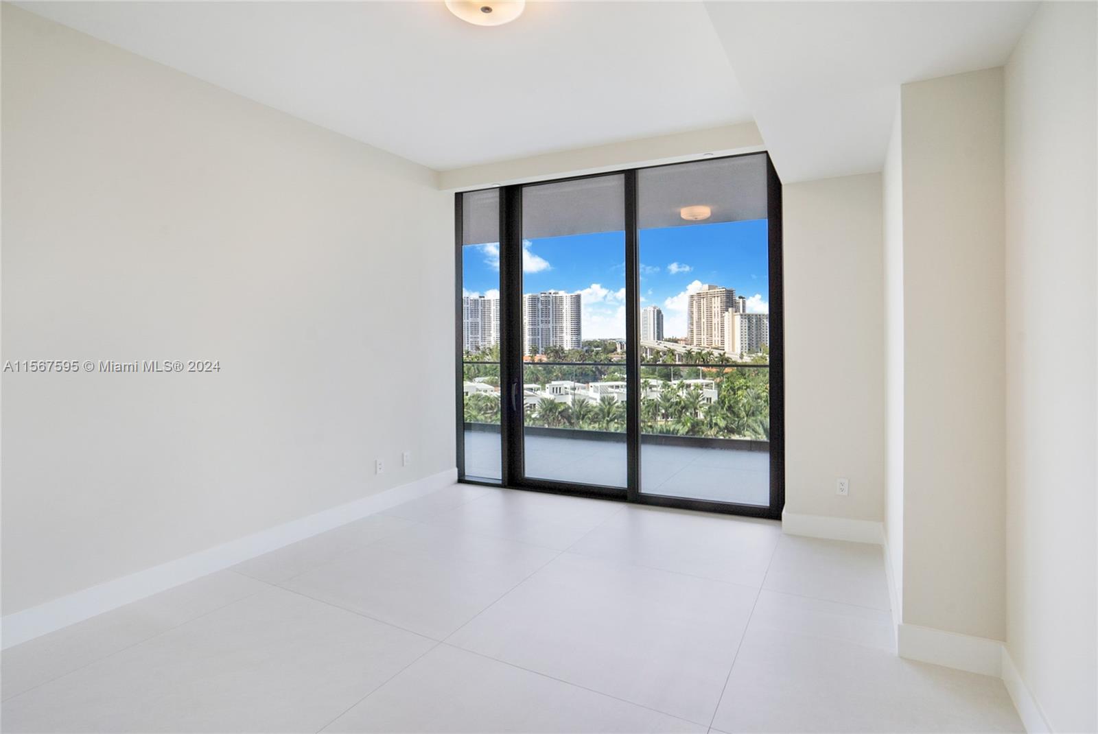 18975 Collins Ave # 503