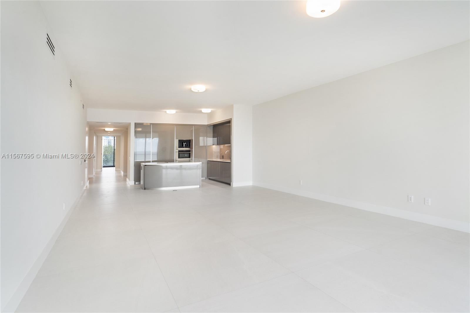 18975 Collins Ave # 503